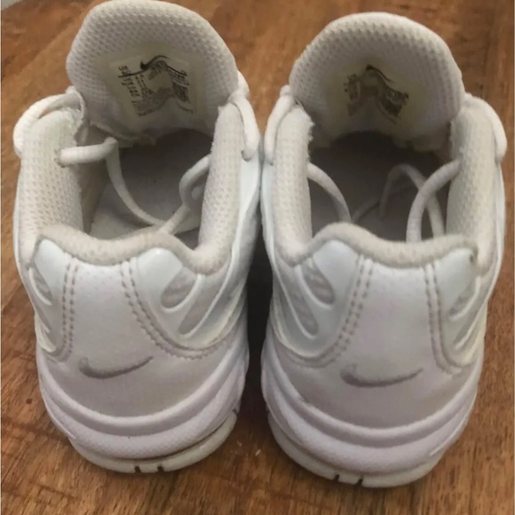 2018 Nike Air Max Plus White & Silver AR1891-100 Size 5C Toddler Kids Shoes - Picture 3 of 5